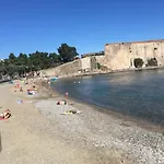Pieds Dans L'eau A Collioure