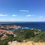 Pieds Dans L'eau A Collioure