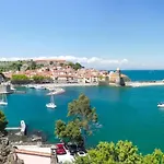 Pieds Dans L’eau à Collioure